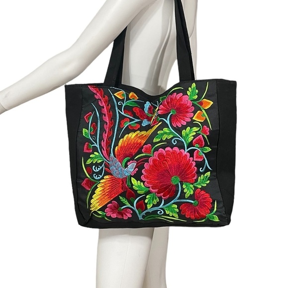 Oaxaca México Black Floral embroidered tote bag
New - Picture 2 of 8